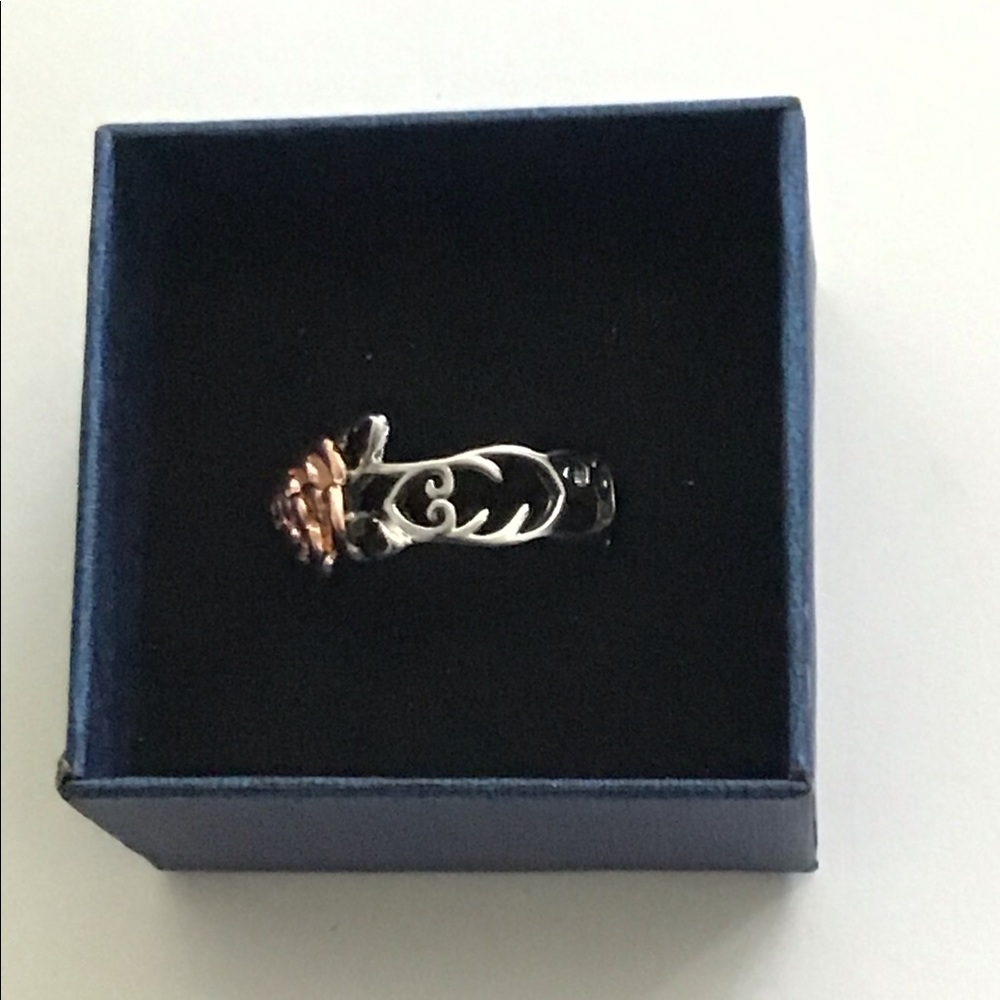 FLOWER RING - Picture 2 of 2